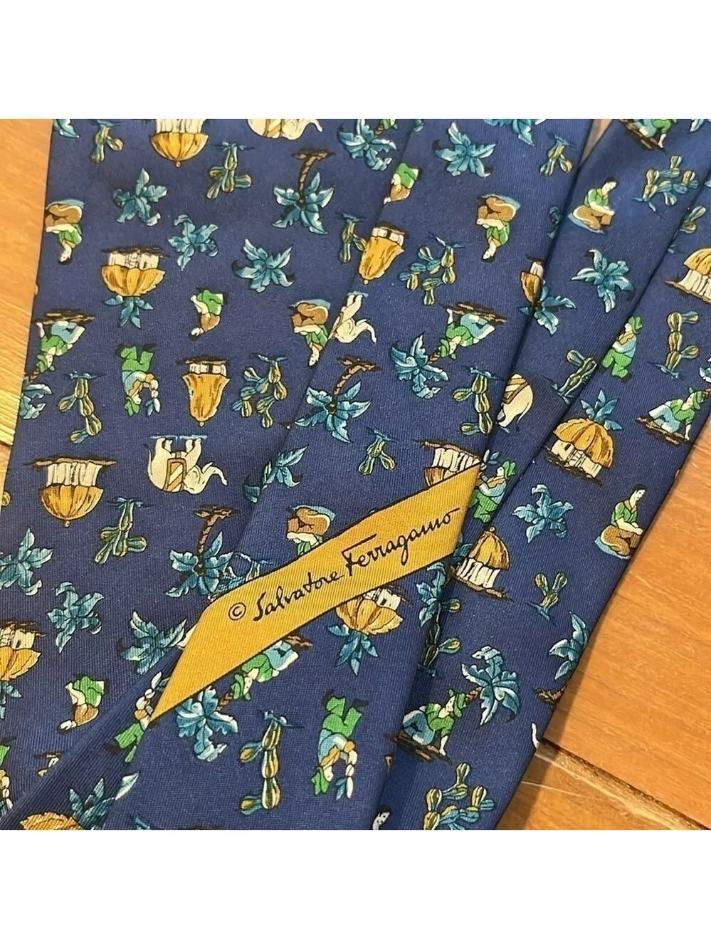 SALVATORE FERRAGAMO Mens Elephant Palm Tree Hut Print Navy Blue Silk Tie